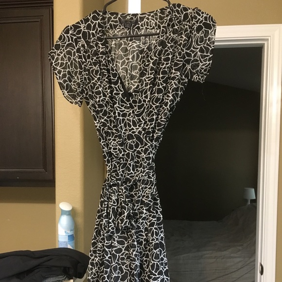 Light, comfortable dress with flattering shape! - Picture 2 of 5